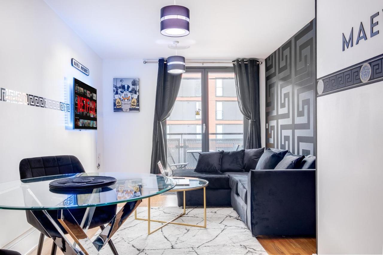 Maevela Apartments - Arcadian Versace Themed Apt ☆ Huge Balcony / Free Parking → Free Netflix -2 Min Walk From Birmingham Hippodrome Theatre, Arcadian, China Town, Sidewalk Club, Gay Village, 5 Mins From New Street Train Station - Birmingham Grand Ce Dış mekan fotoğraf