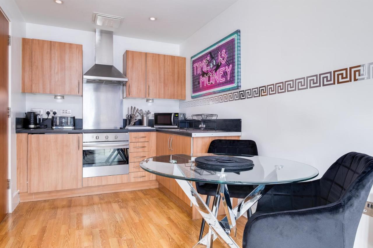 Maevela Apartments - Arcadian Versace Themed Apt ☆ Huge Balcony / Free Parking → Free Netflix -2 Min Walk From Birmingham Hippodrome Theatre, Arcadian, China Town, Sidewalk Club, Gay Village, 5 Mins From New Street Train Station - Birmingham Grand Ce Dış mekan fotoğraf